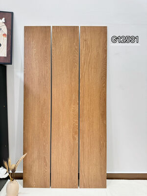 購入 バルコニーとダイニングルームのためのブラウン防滑200x1200mmインダースポルセラン床タイル オンライン製造
