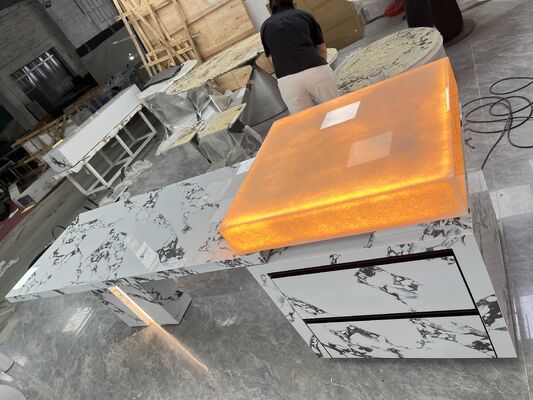 エレガント 耐久 耐着用 防滑 環境に優しい 白と黒のカウンタータップ 磨いた大理石板 プロジェクトとリビングルームのための島テーブル