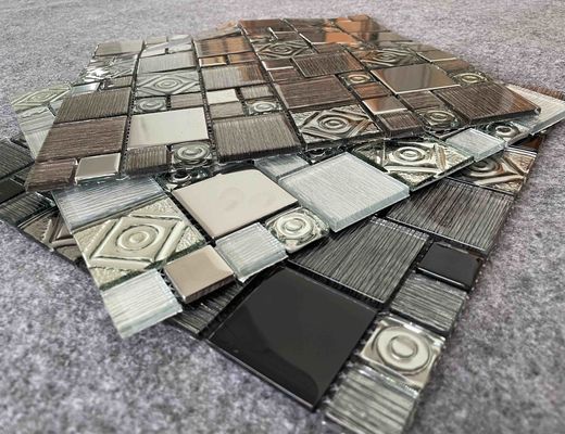 磨かれる装飾的なモザイク・タイルが金属の組合せの明確な水晶1.36kgsを平方する30X30cmを失敗させなさい