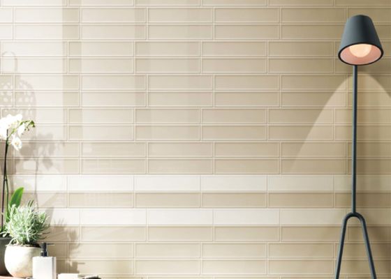 AAA Famliyの磁器の壁は75x300mmの白いおよびベージュ色をタイルを張る